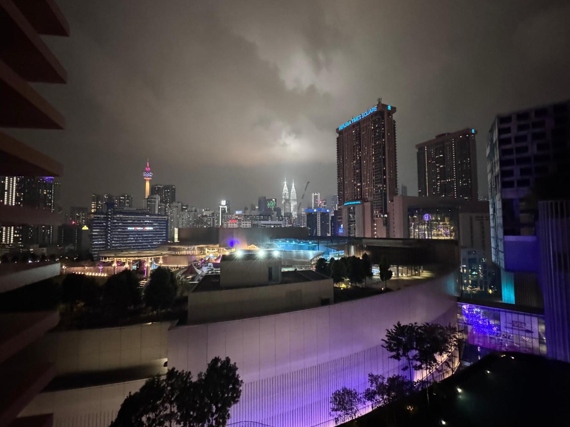 Infinity Pool Suite Bukit Bintang Lalaport Bbcc Куала Лумпур Екстериор снимка