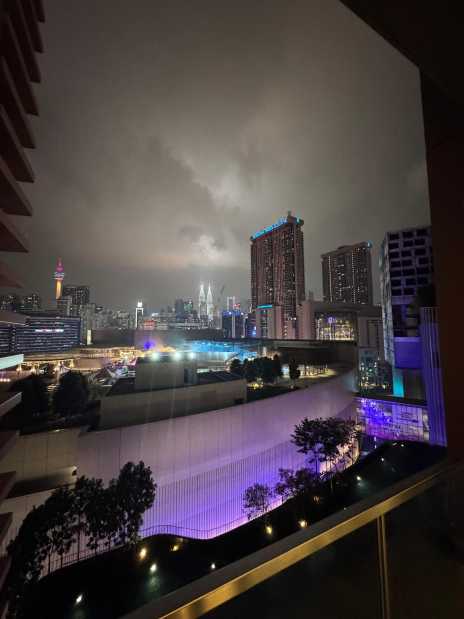 Infinity Pool Suite Bukit Bintang Lalaport Bbcc Куала Лумпур Екстериор снимка
